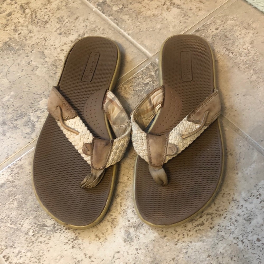 Sperry flips flops